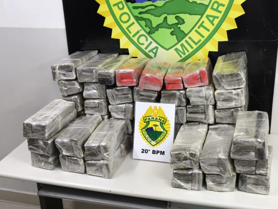 Vigilantes desconfiam de passageiros e PM encontra 124 kg de maconha em malas na rodoviária de Curitiba
