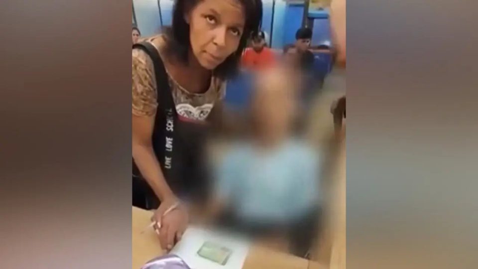 mulher-leva-morto-emprestimo-rj