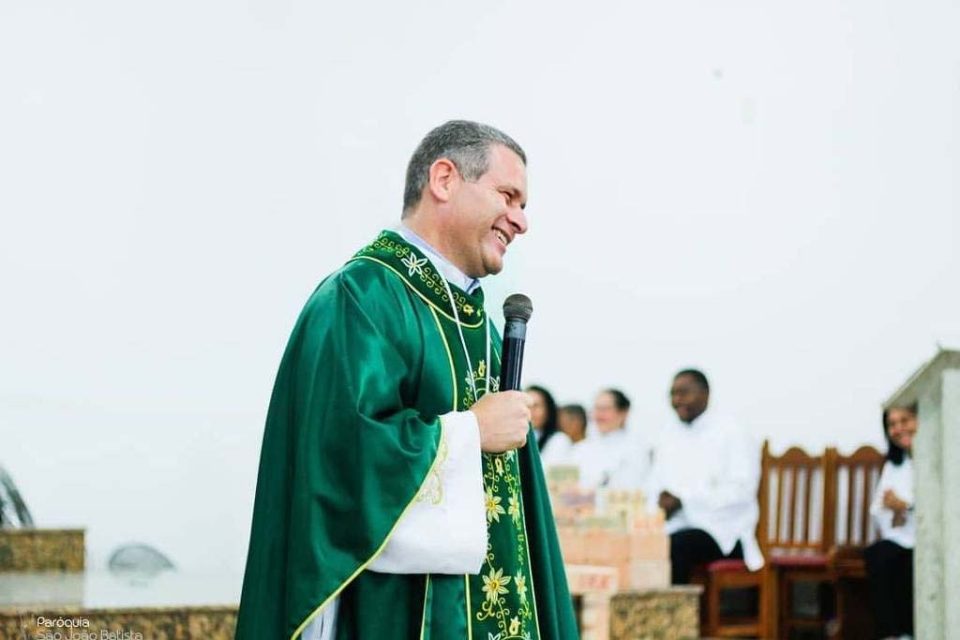 padre-importunação-sexual-RJ