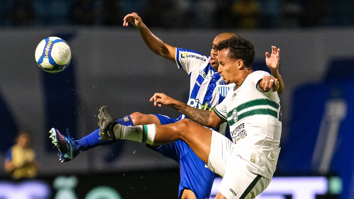Lance de Avaí x Coritiba, pela Série B