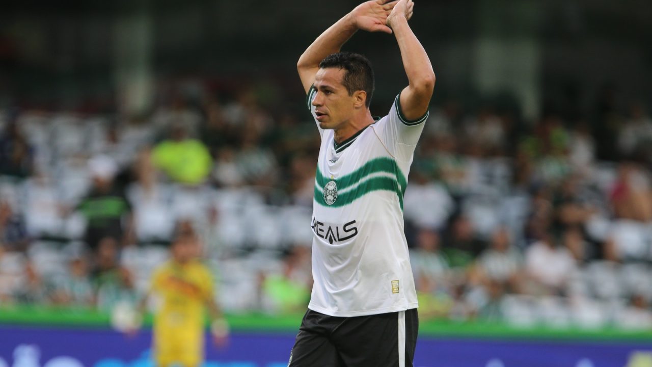 Leandro Damião em Coritiba x Brusque
