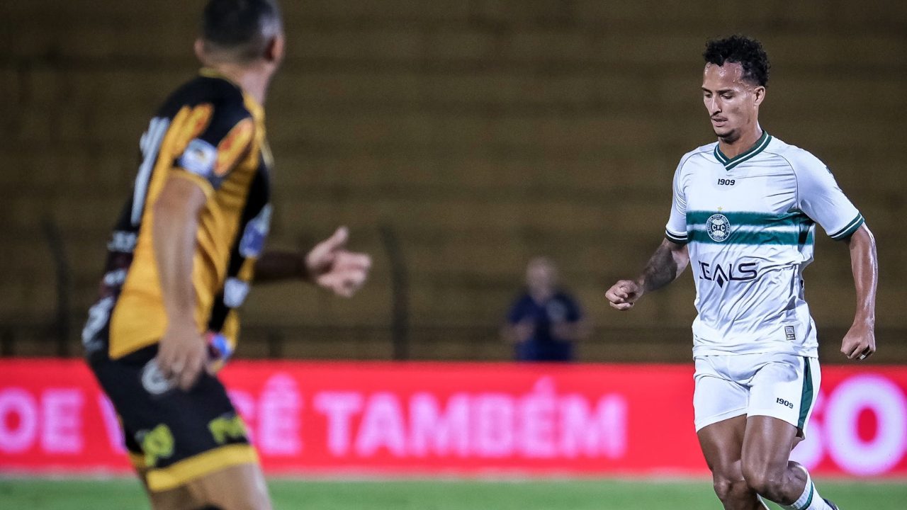 Novorizontino x Coritiba se enfrentaram pela Série B.