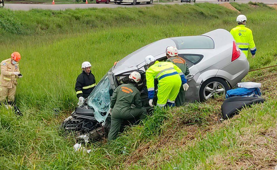 acidente-com-morte-dois-carros-rodovia-do-xisto-cic-6