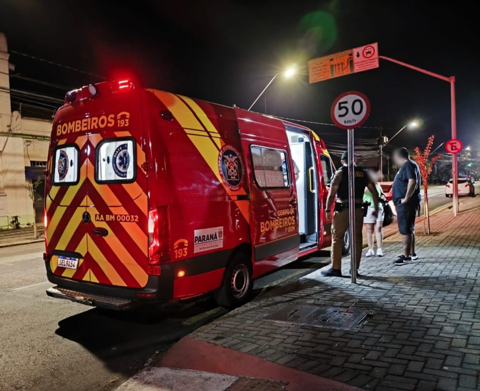Adolescente é assaltado e atropelado ao correr de bandido em Curitiba; motorista fugiu sem prestar socorro
