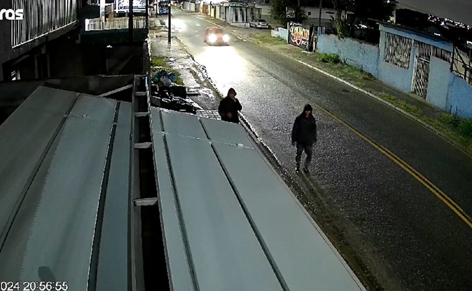 dupla-furta-bicicleta-rapaz-colombo