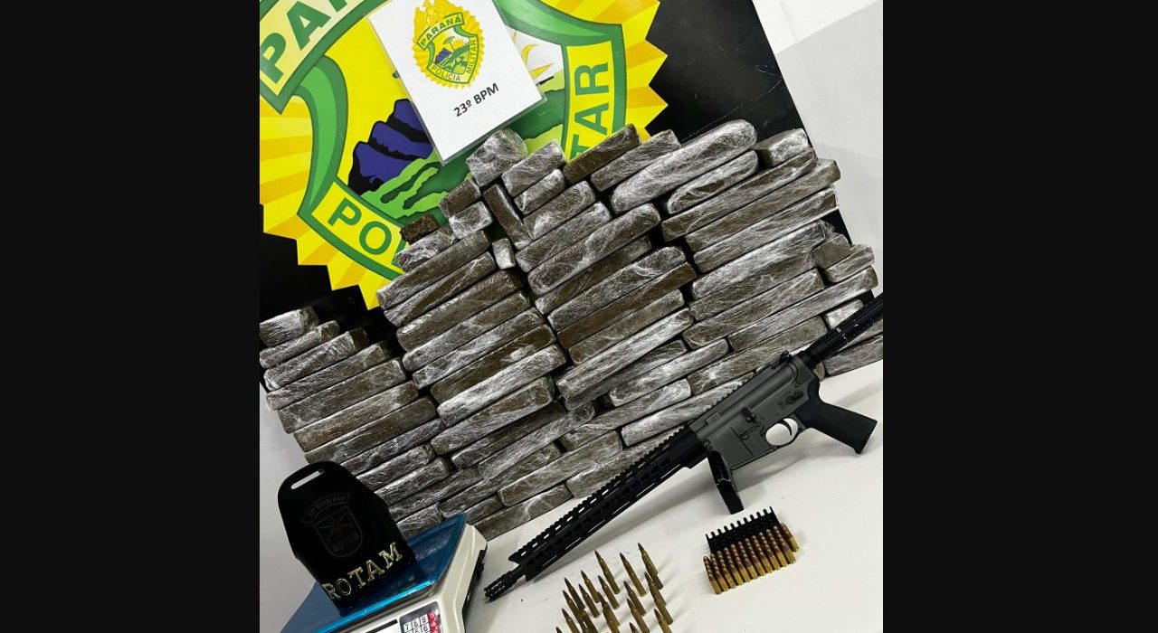 fuzil-maconha-casa-denuncia-mulher-presa