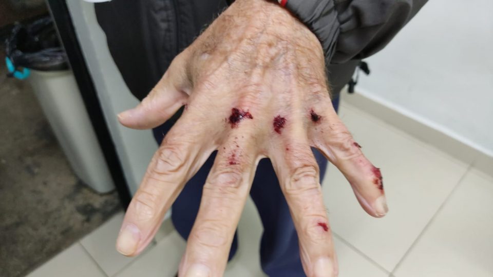 Idoso de 79 anos saca R$ 30 mil no banco e é roubado por ladrão em ponto de ônibus, em Curitiba