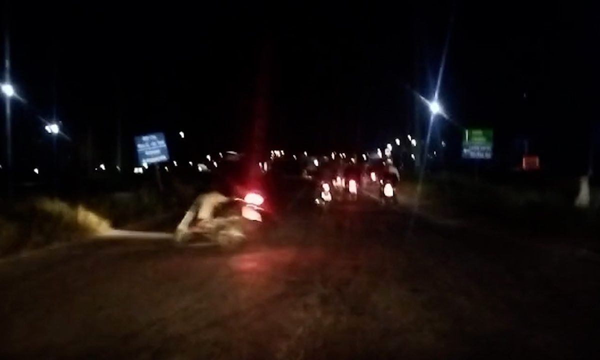 motociclistas-flagrados-manobras-quatro-barras