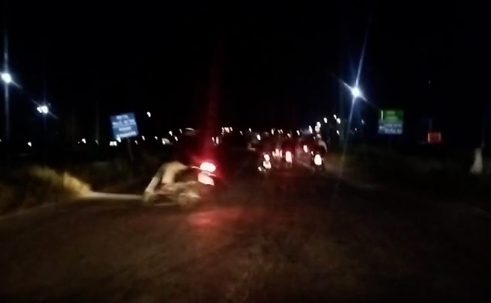 motociclistas-flagrados-manobras-quatro-barras
