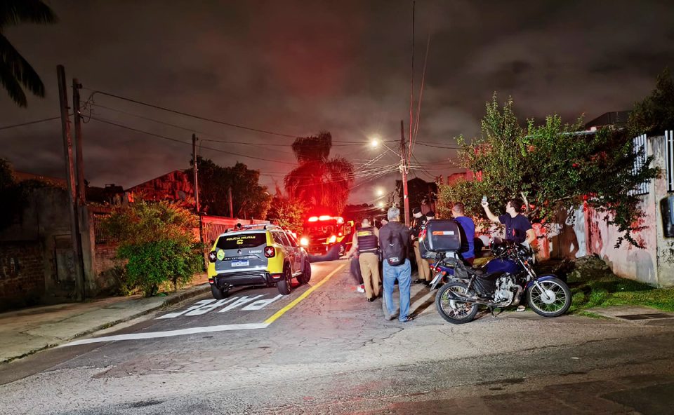 mulher-atacada-assaltante-esfaqueada-mao-2