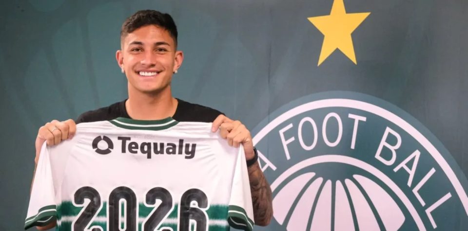 Thiago Dombroski, zagueiro que pertence ao Coritiba.