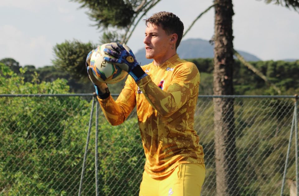 Juliano, goleiro do Paraná Clube.