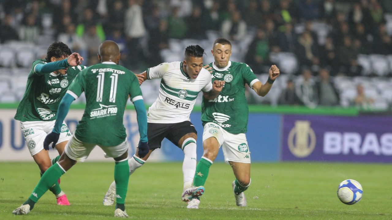 Sebastian Gómez em ação em Coritiba x Guarani