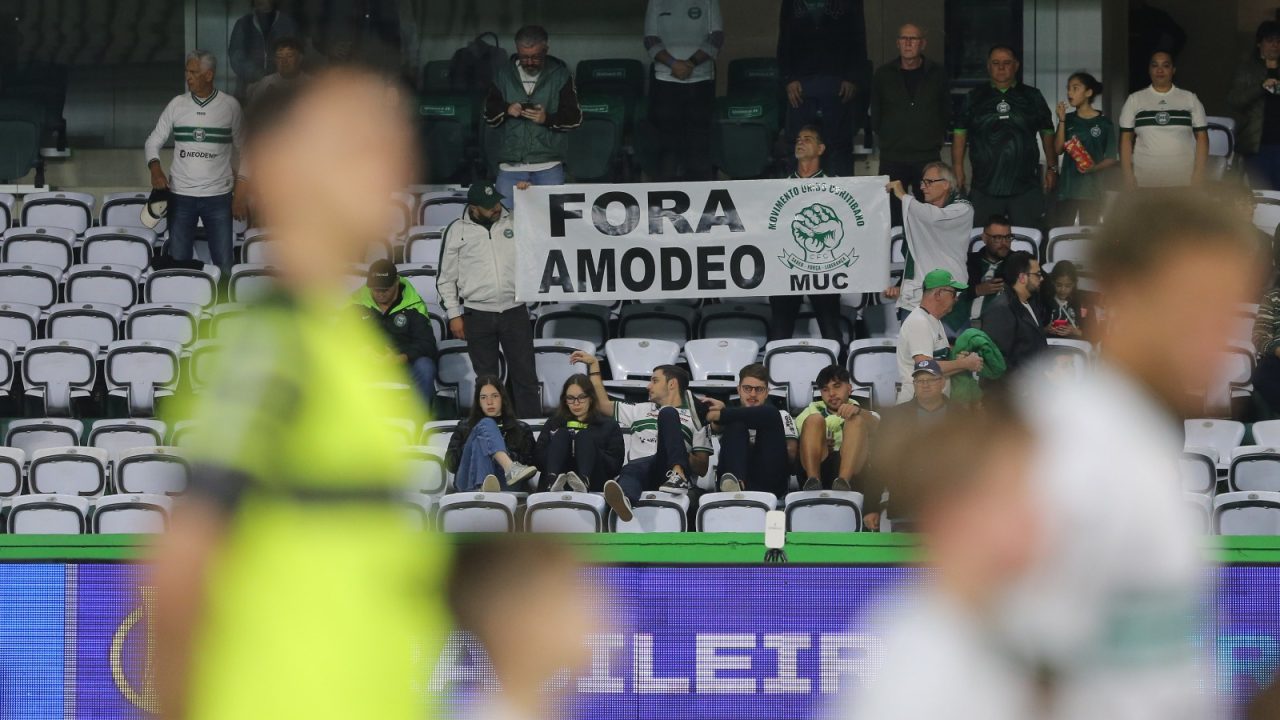 Faixa contra o CEO do Coritiba.