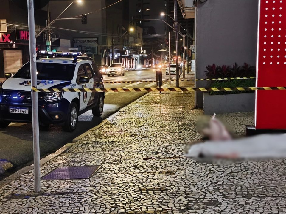 Mulher é morta com facada no pescoço pelo marido durante briga por RG em Curitiba
