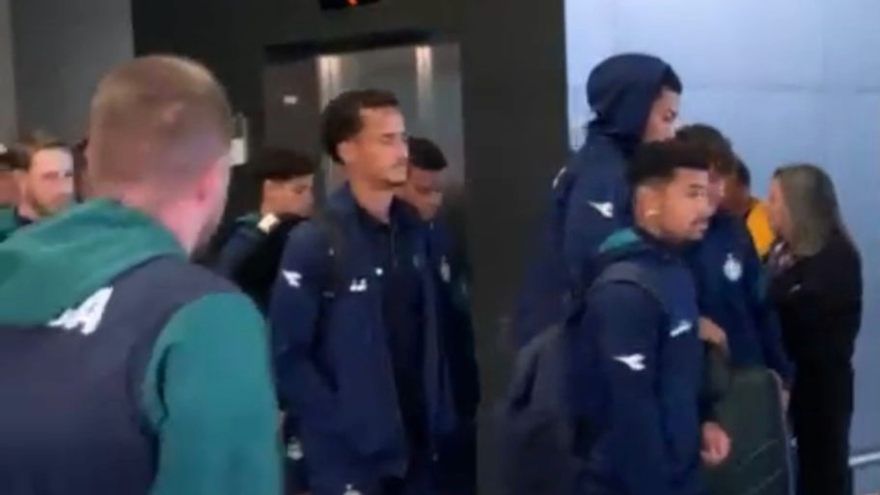Protesto contra o elenco do Coritiba, no aeroporto.