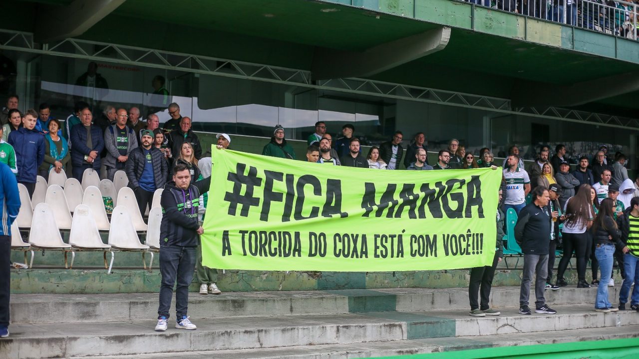 Faixa para Alef Manga ficar no Coritiba, no Couto Pereira