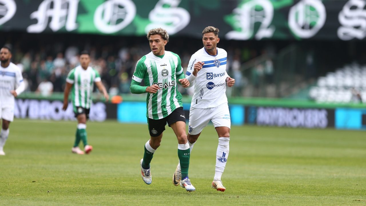 Figueiredo em Coritiba x Paysandu, pela Série B