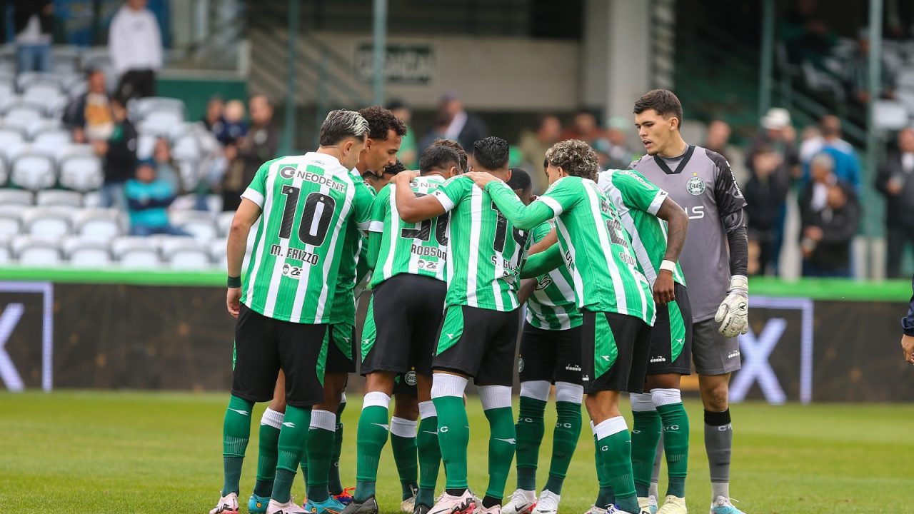 Jogadores do Coritiba em campo