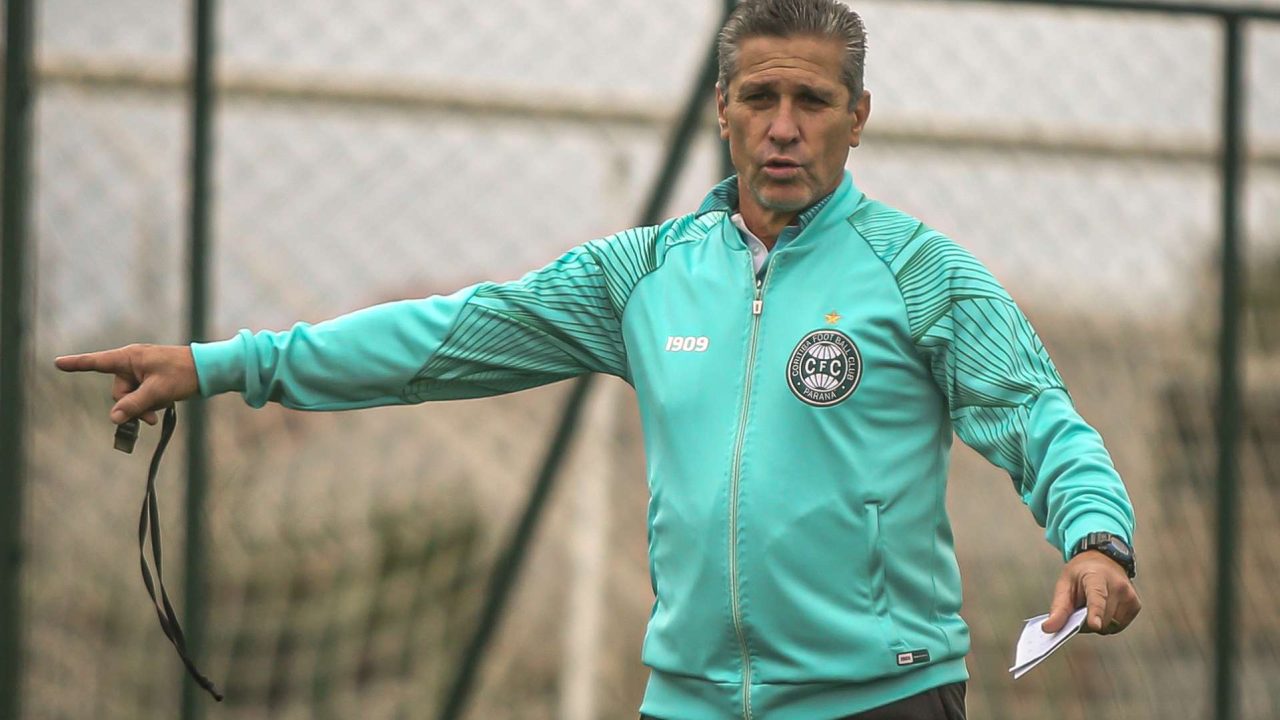Jorginho quando comandou o Coritiba em 2020