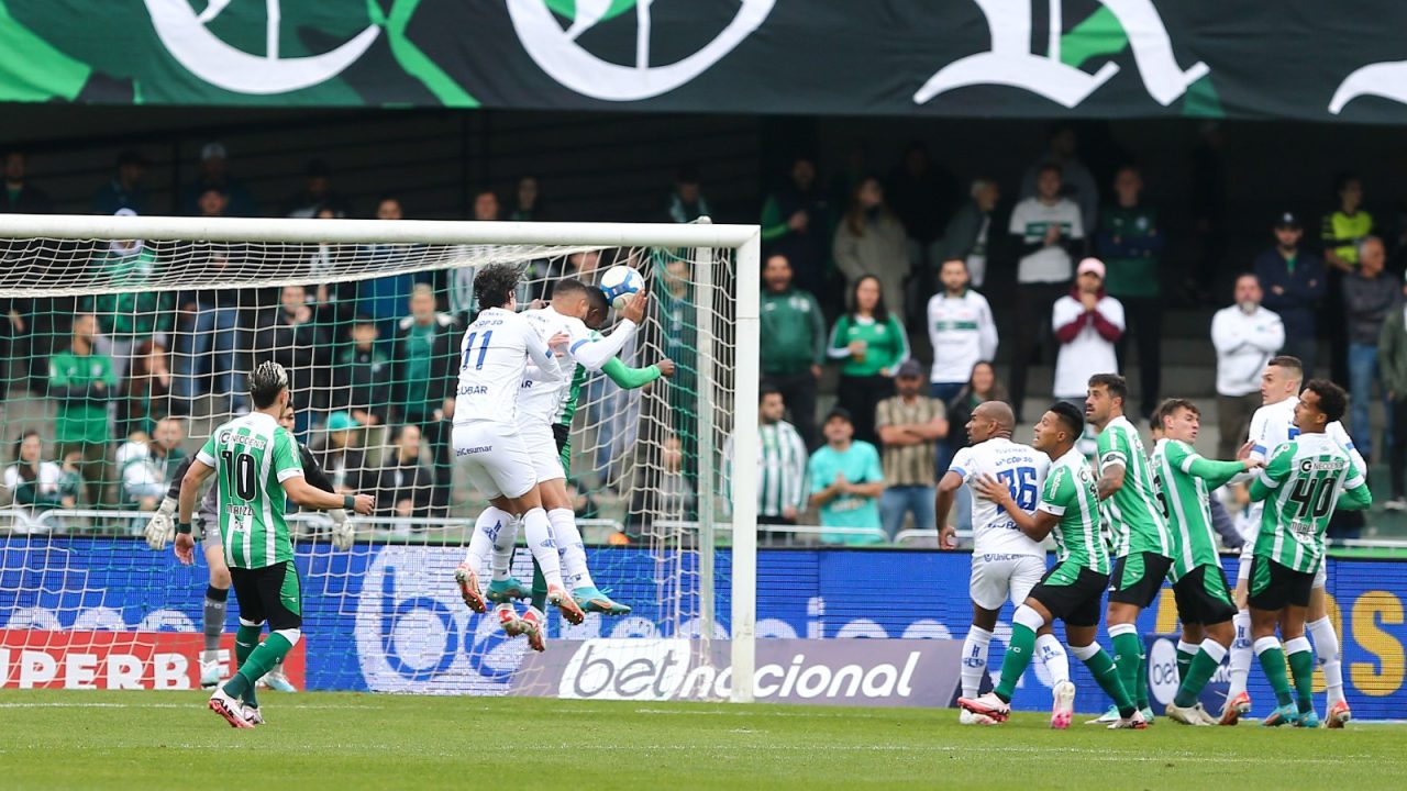 Lance de Coritiba x Paysandu, pela Série B