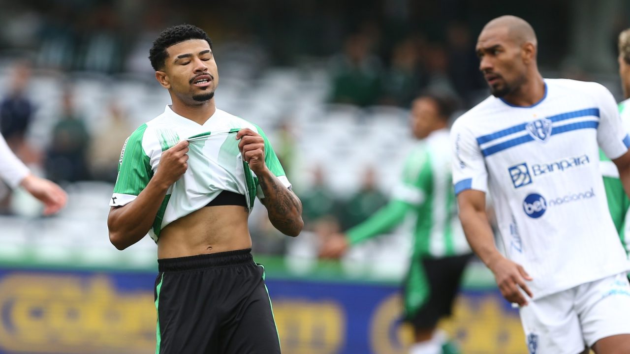 Lucas Ronier em Coritiba x Paysandu