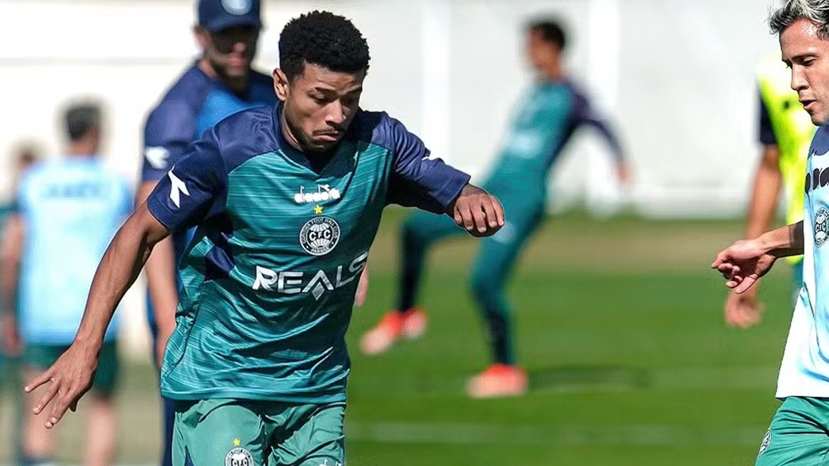 Lucas Ronier em treino do Coritiba