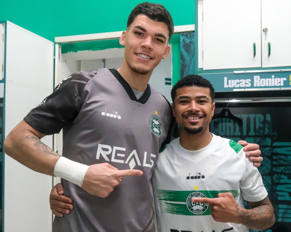 Pedro Morisco e Lucas Ronier comemoram vitória do Coritiba