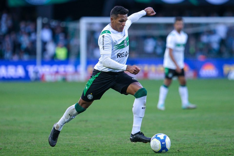 Robson em ação em Coritiba x Vila Nova