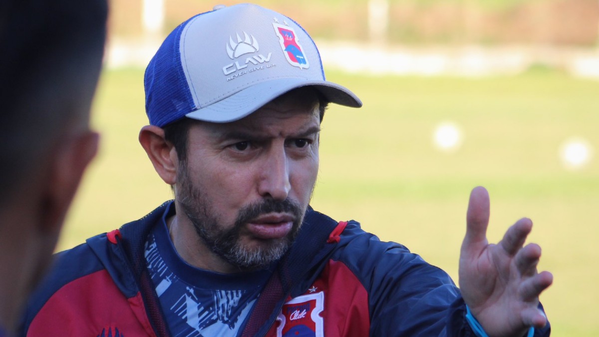 Tcheco, técnico do Paraná Clube