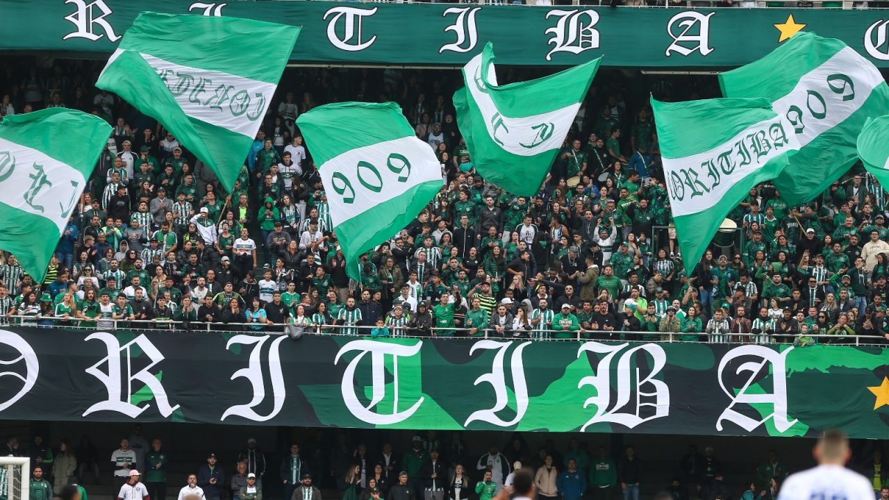 Torcida do Coritiba no Couto Pereira