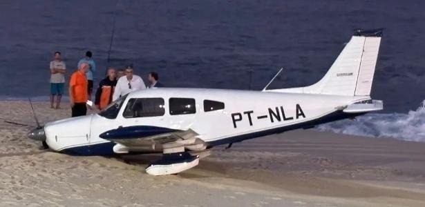monomotor-pousou-na-praia-de-ita