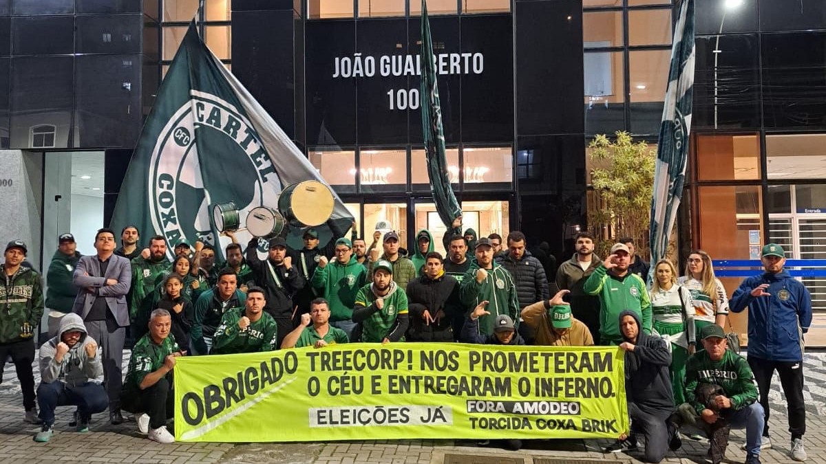 Protesto da torcida do Coritiba