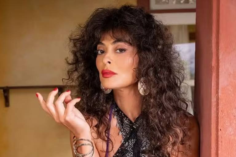 JULIANA-PAES