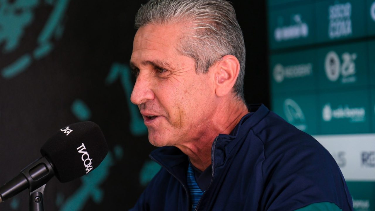 Jorginho, técnico do Coritiba