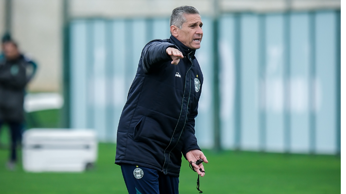 Jorginho comanda treino do Coritiba