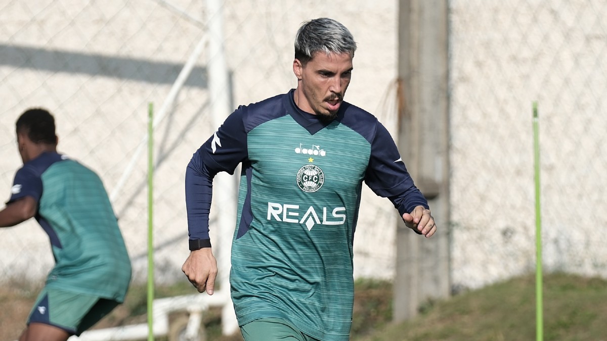 Josué, em treino do Coritiba