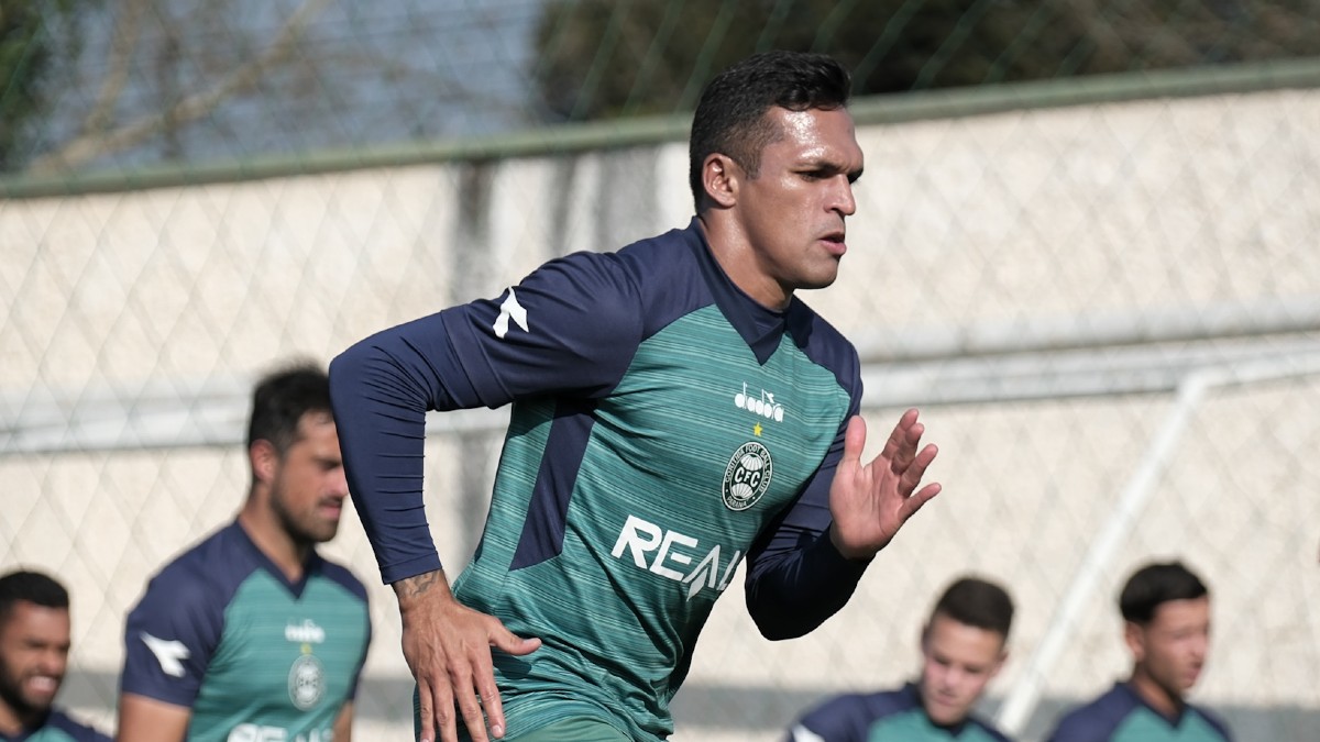 Robson em treino do Coritiba