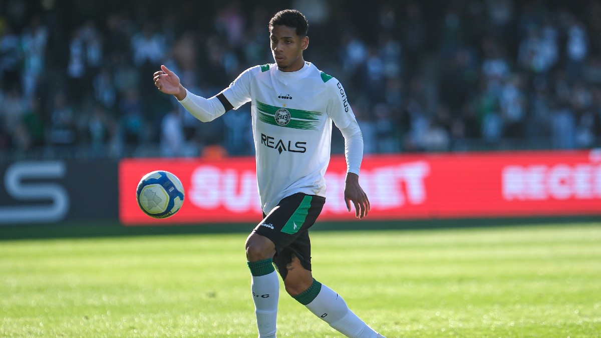 Thalisson, zagueiro do Coritiba