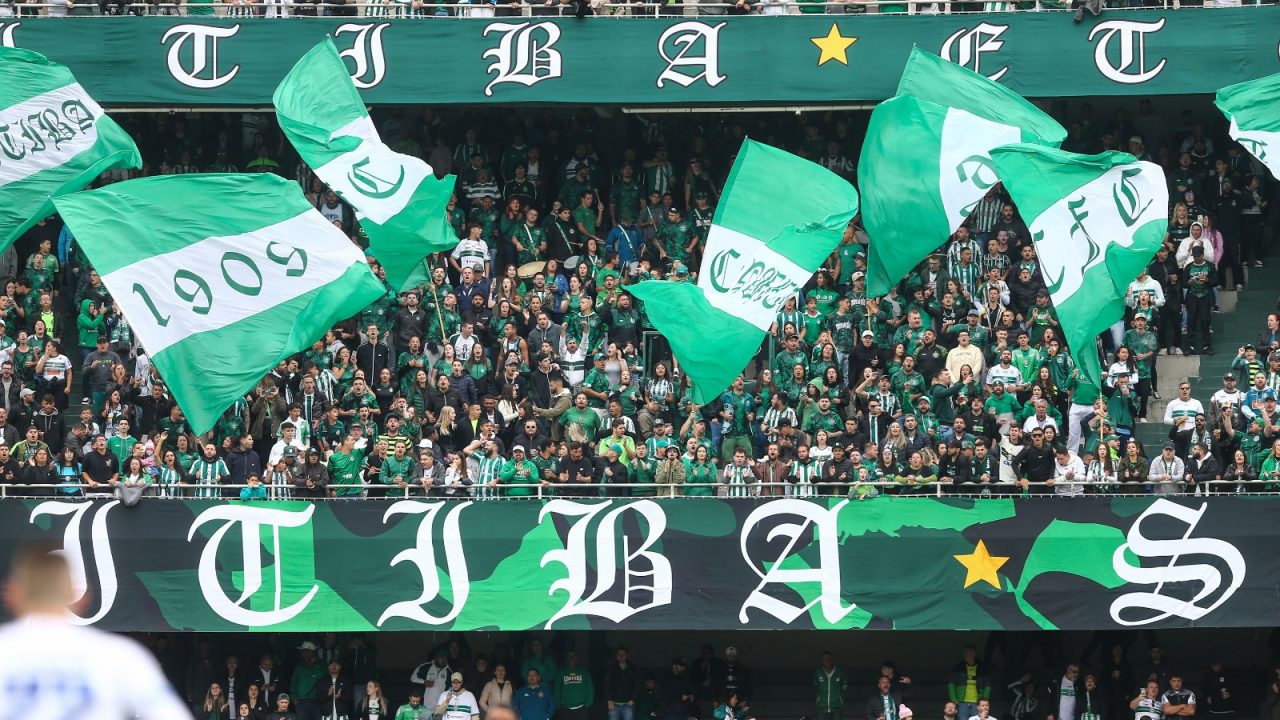 Torcida do Coritiba no Couto Pereira