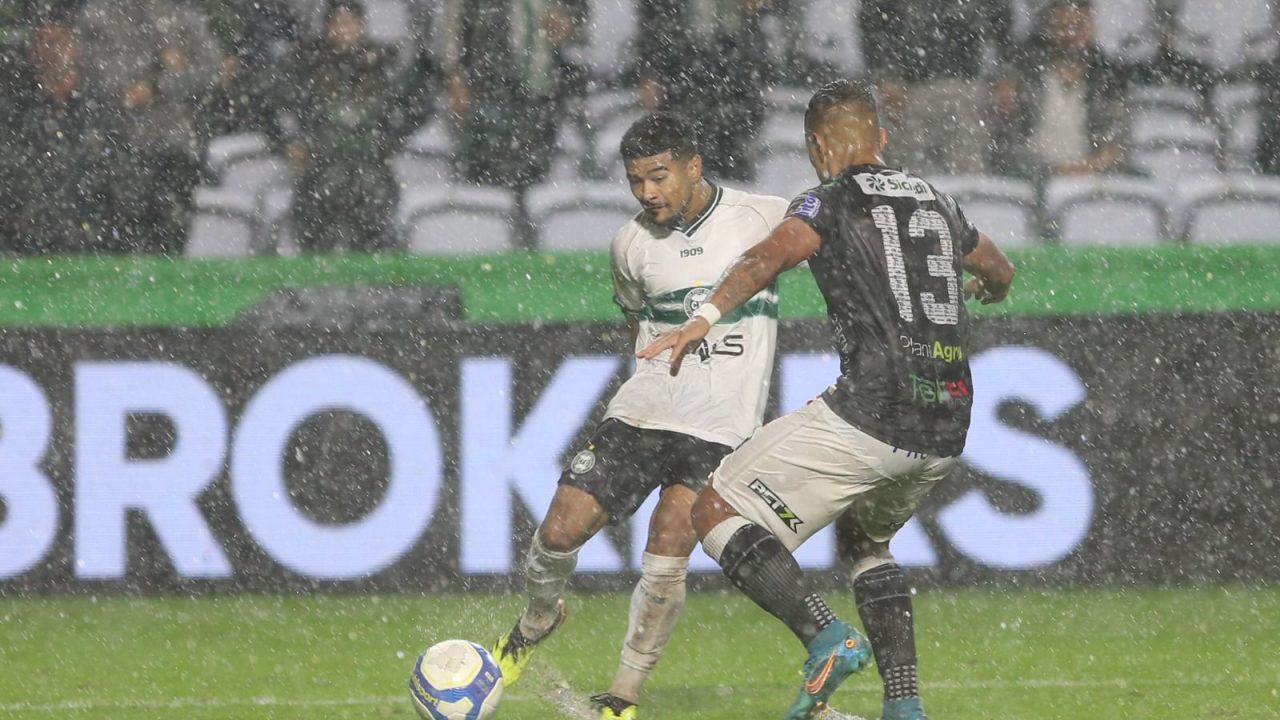 O Coritiba voltará a enfrentar o Operário pela Série B.