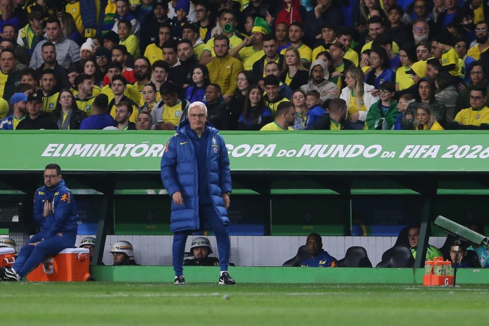 Dorival Júnior, técnico da seleção brasileira, em jogo contra o Equador