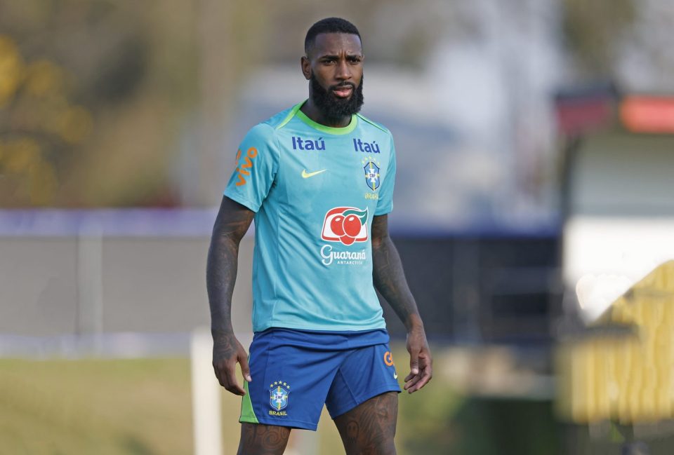Gerson, do Flamengo, em treino da seleção