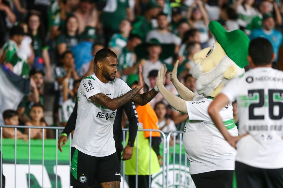 Jr Brumado, atacante do Coritiba.