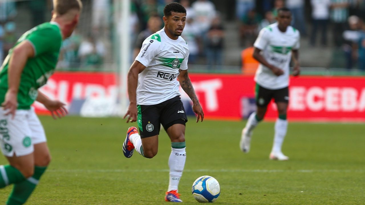 Lucas Ronier, atacante do Coritiba.