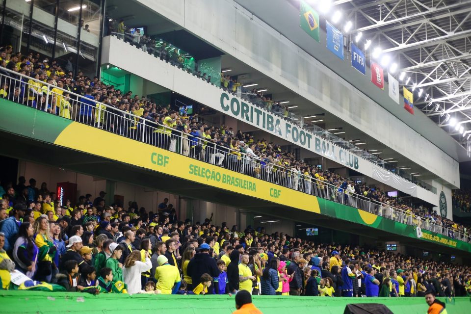 Torcida apoiou a seleção no Couto Pereira