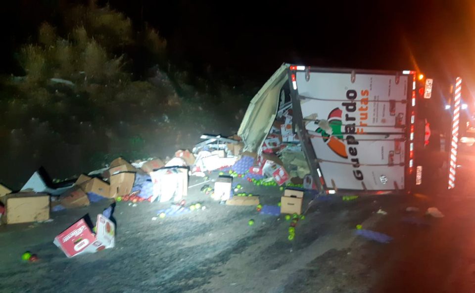 acidente-motorista-caminhao-morre-ipiranga-macas