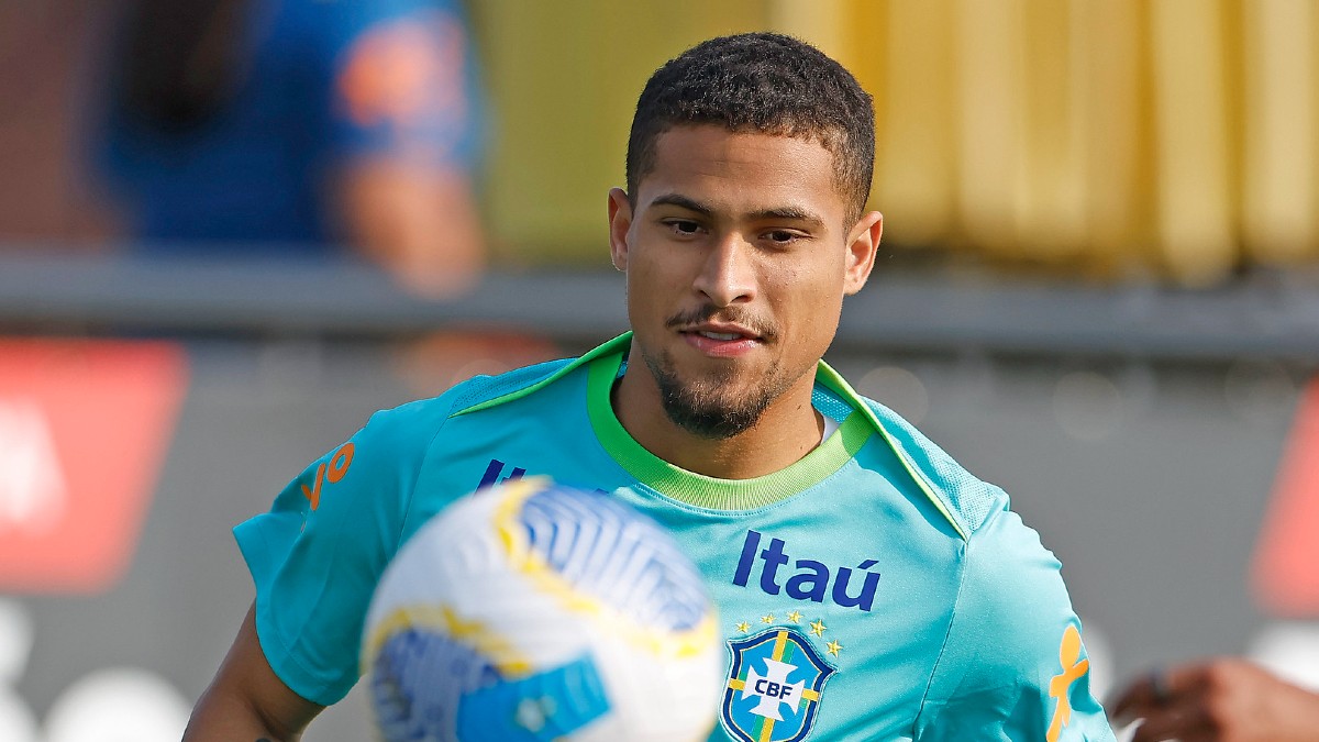 André, volante do Fluminense, em treino da seleção
