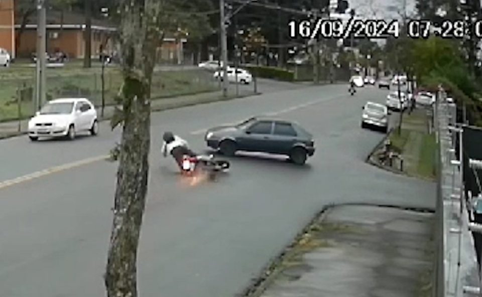 camera-acidente-motorista-foge-bacacheri