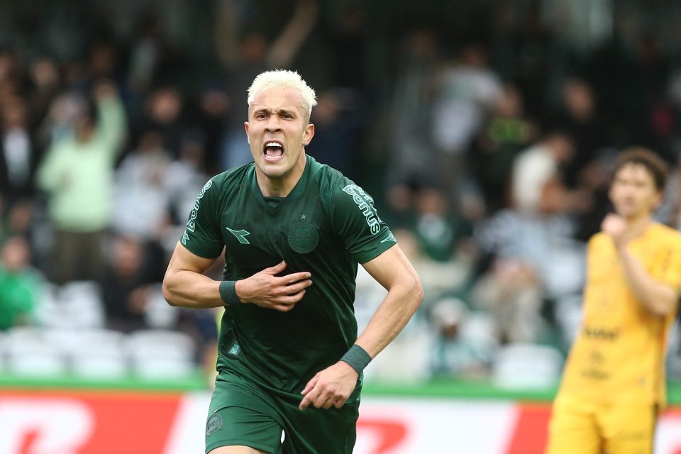 Matheus Frizzo comemora gol do Coritiba sobre o Amazonas